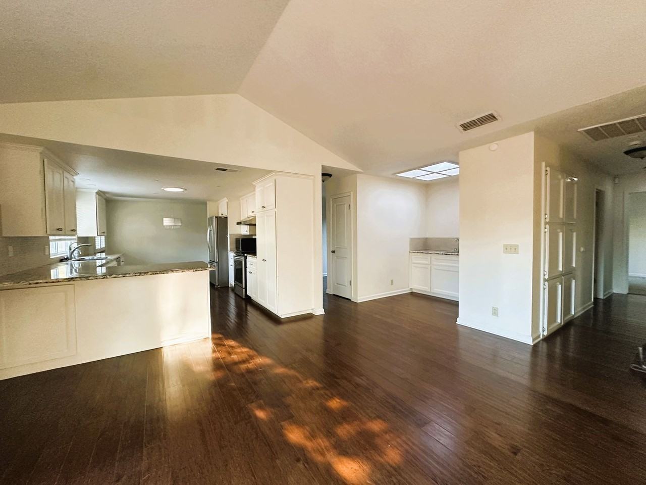3429 Montclaire St - Photo 5 of 14