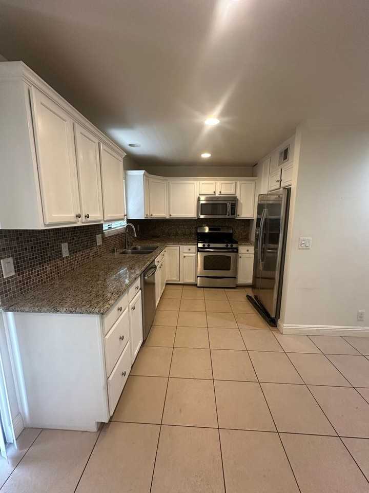 22865 Del Valle St #21 - Photo 4 of 8