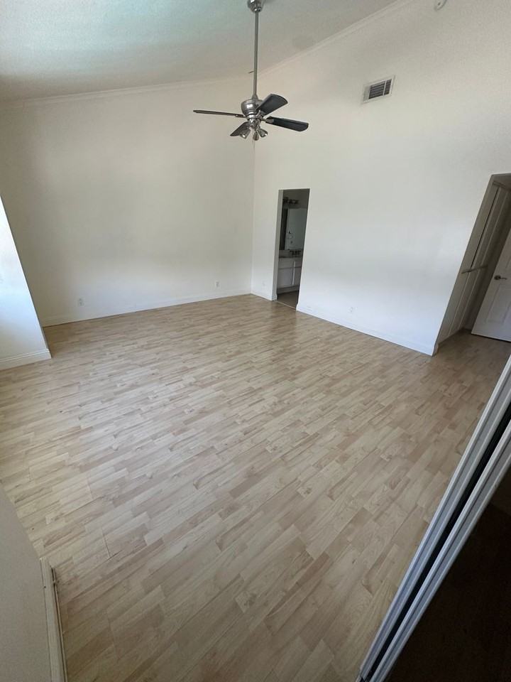 22865 Del Valle St #21 - Photo 5 of 8