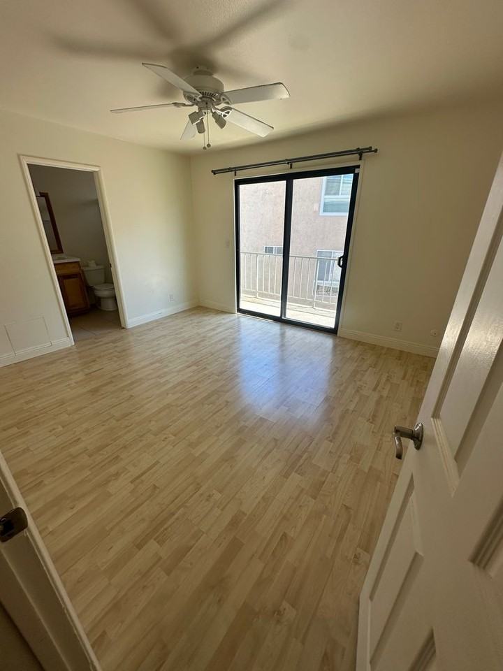 22865 Del Valle St #21 - Photo 7 of 8