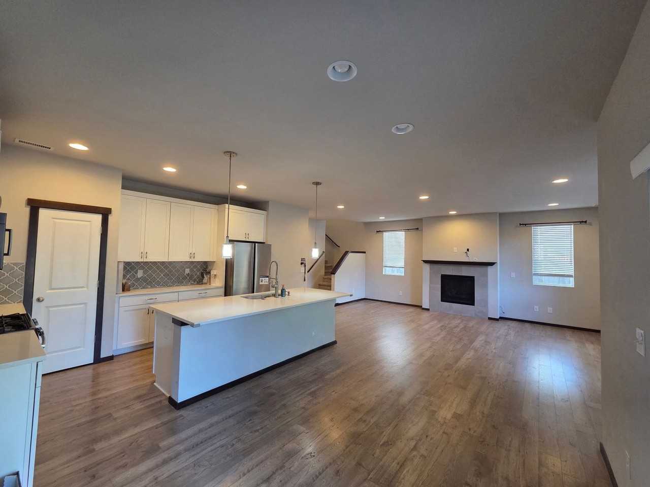 1923 Se Seneca Way - Photo 3 of 13