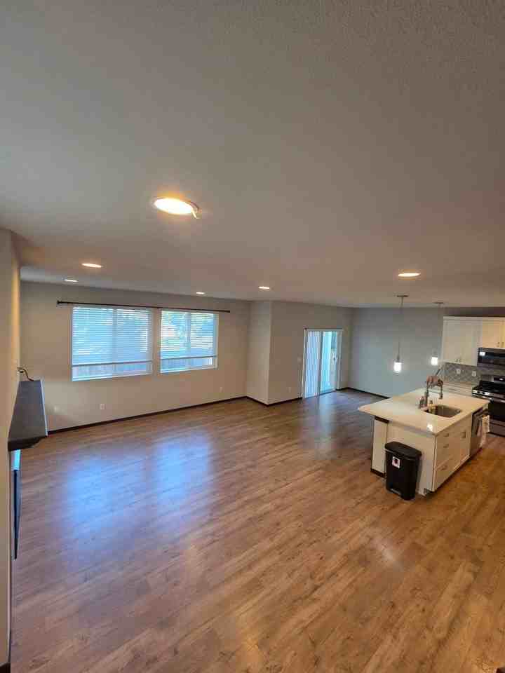 1923 Se Seneca Way - Photo 4 of 13