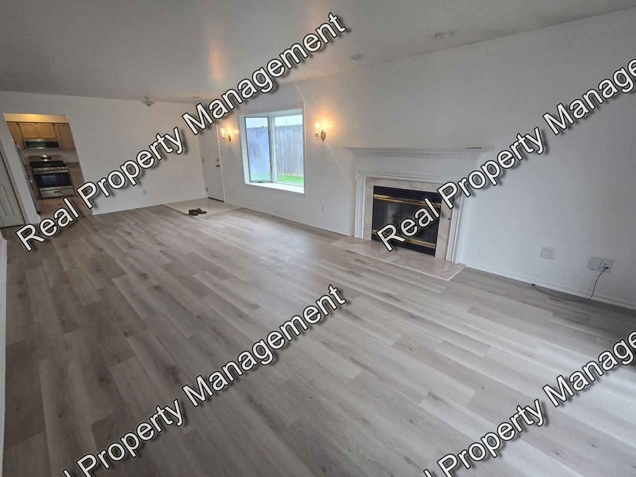 823 Spruce Ln - Photo 2 of 11