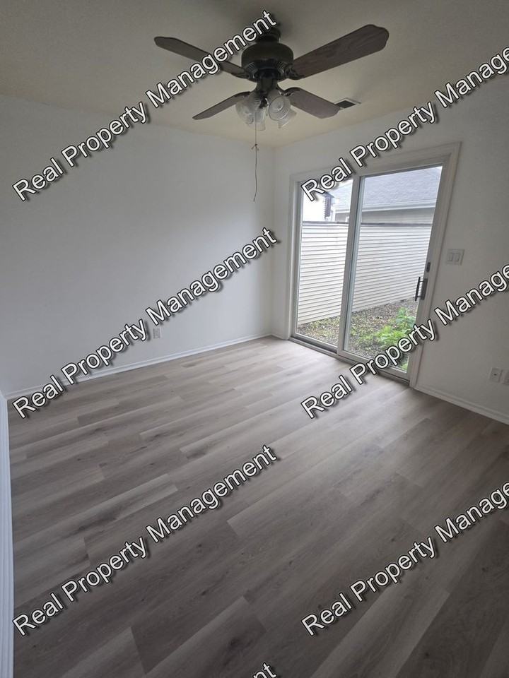 823 Spruce Ln - Photo 6 of 11