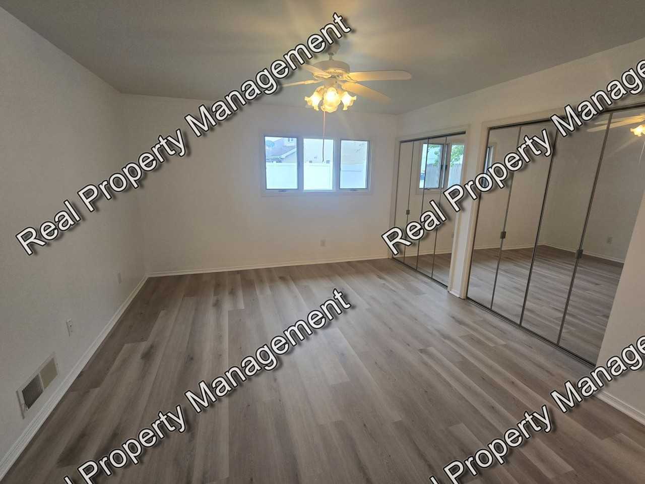 823 Spruce Ln - Photo 7 of 11