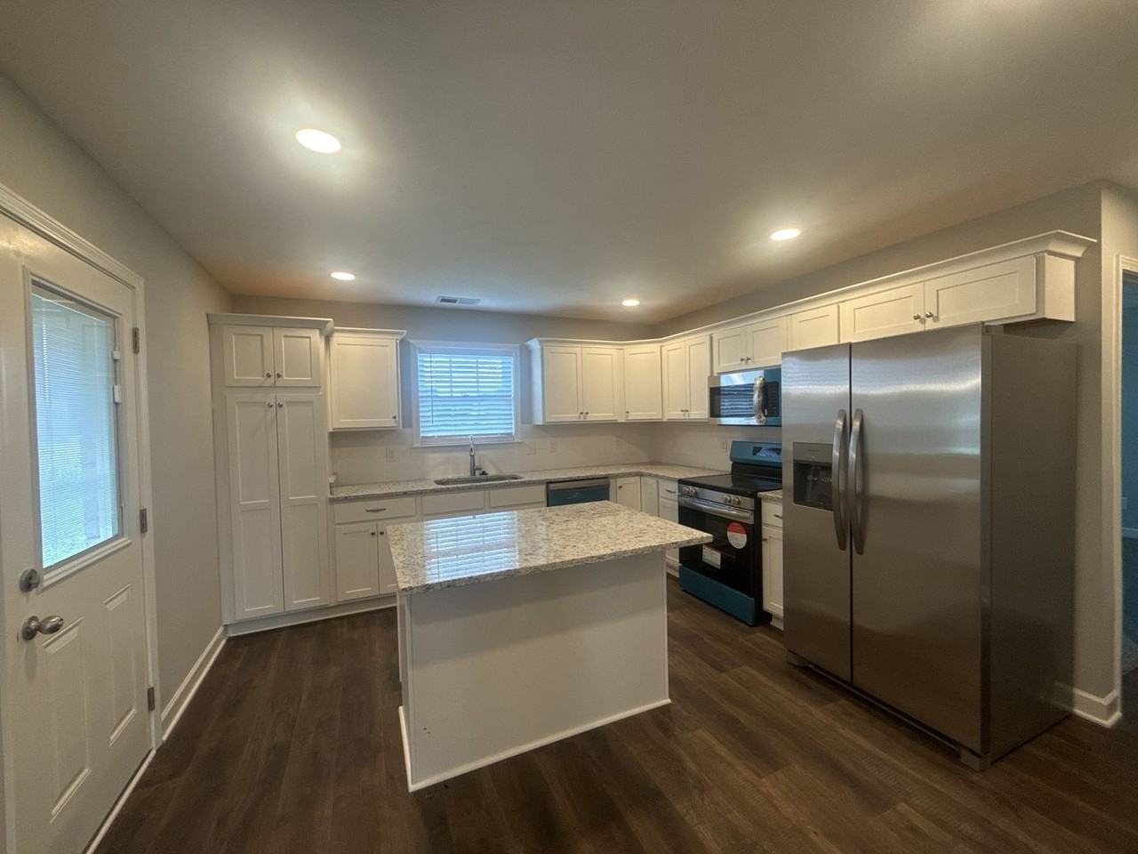 3300 Curie Cir - Photo 4 of 14