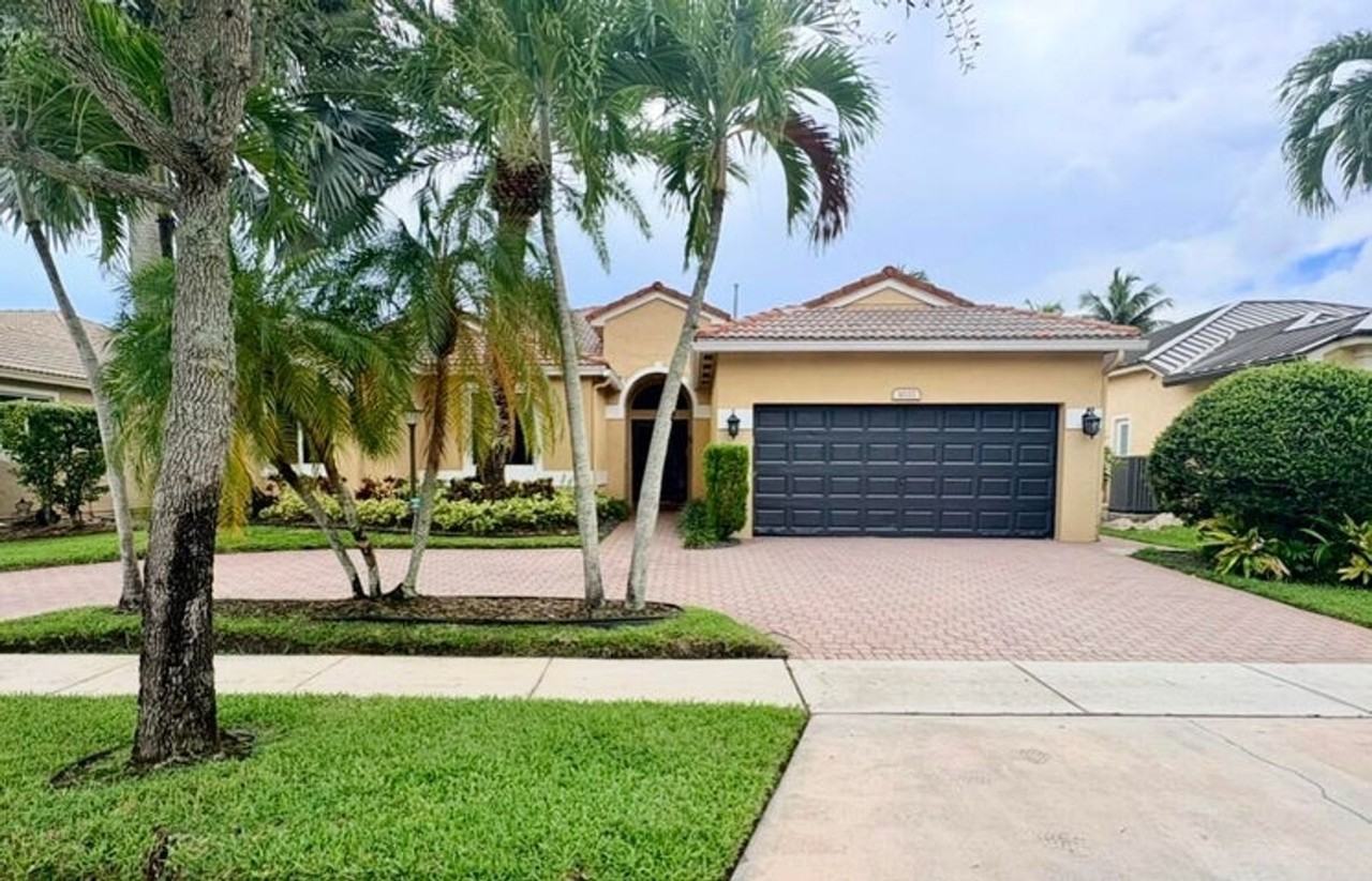 1032 Nw 139th Ter - Photo 5 of 18
