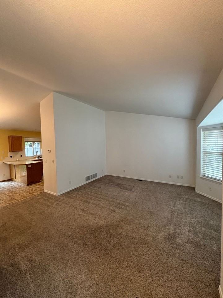 8823 N Davis Cir - Photo 2 of 50