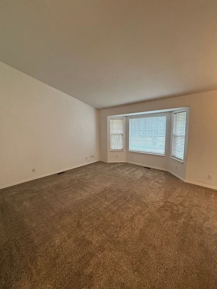 8823 N Davis Cir - Photo 5 of 50
