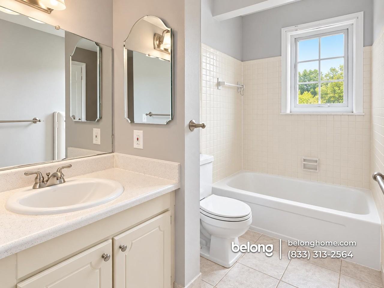 625 E Fox Hills Dr - Photo 2 of 5