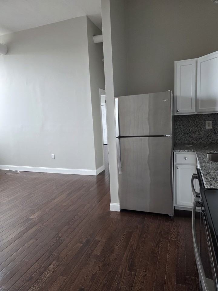 940 Main St #7 - Photo 3 of 9