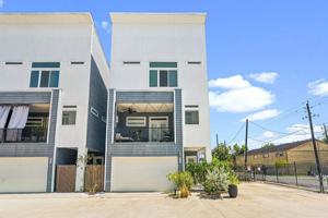 featured image of 4702 Independence Heights Ln