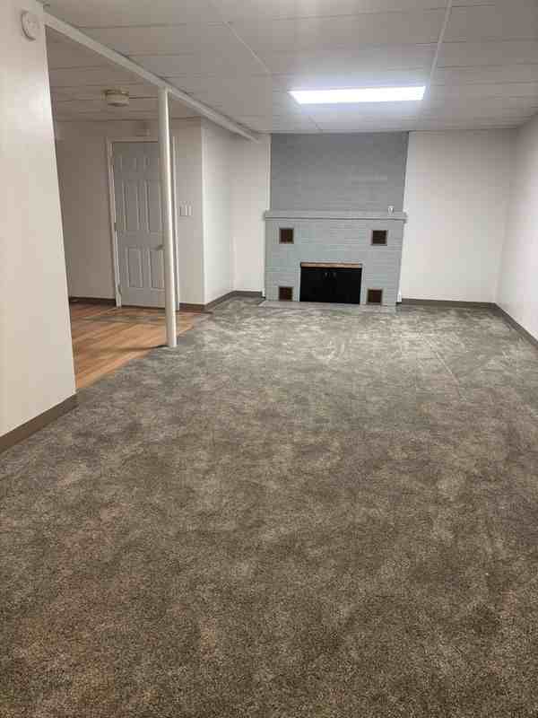 1221 1/2 W Phillip Ave - Photo 2 of 7