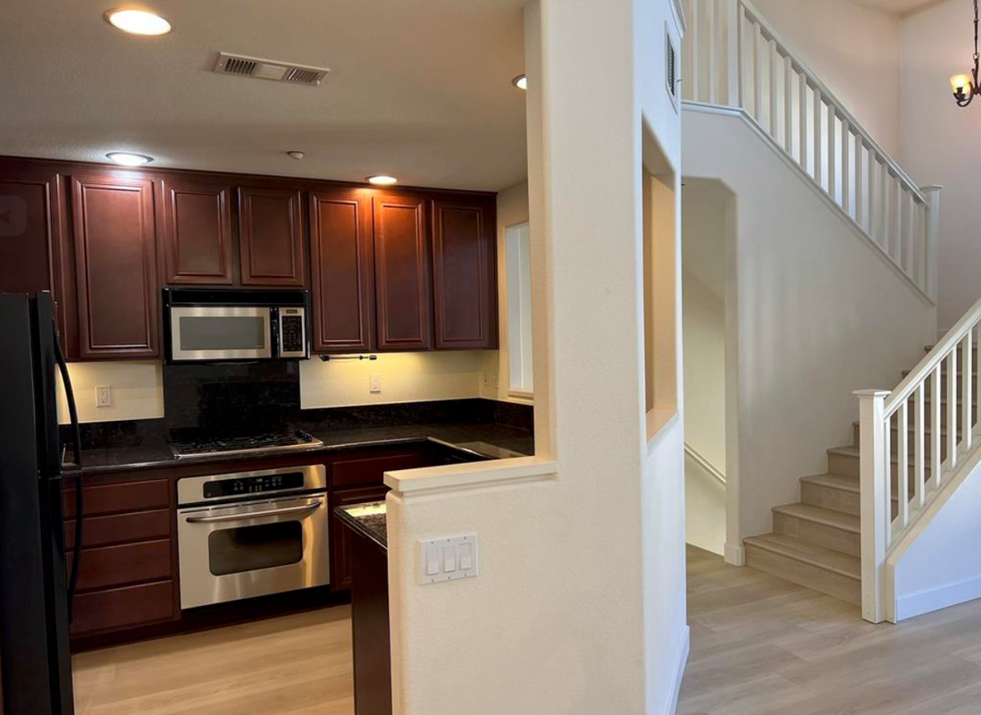 10428 Whitcomb Way - Photo 6 of 36