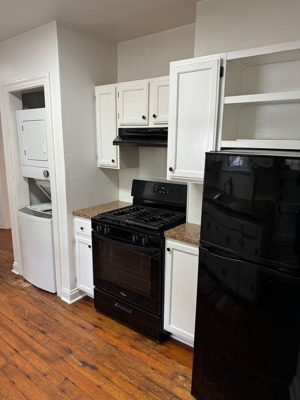 931 E 56th 1/2 St - Photo 4 of 7