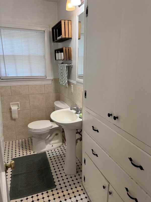 931 E 56th 1/2 St - Photo 5 of 7