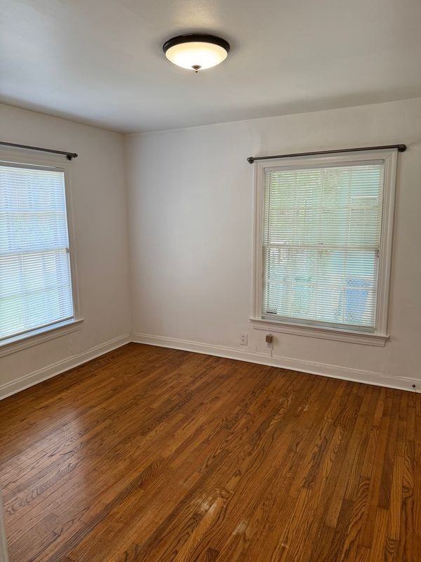 931 E 56th 1/2 St - Photo 6 of 7