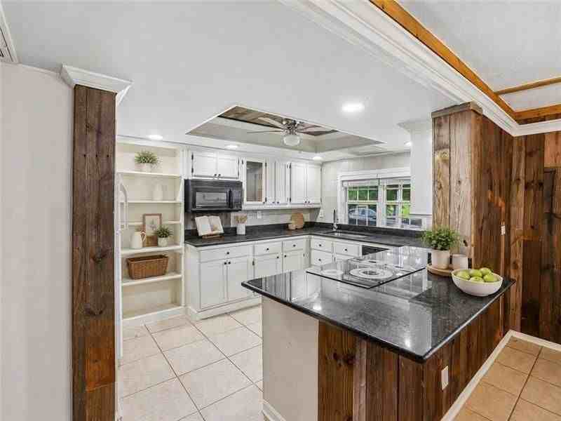 1256 Chambers Rd - Photo 5 of 13