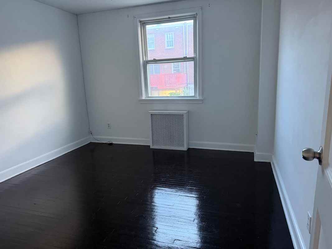 3210 Tyson Ave - Photo 2 of 7