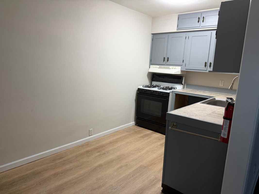 3210 Tyson Ave - Photo 3 of 7