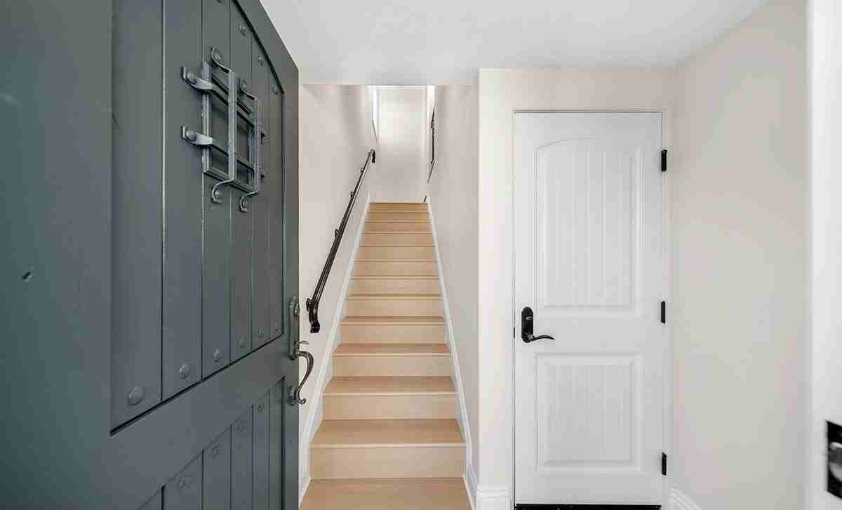 3440 4th Ave - Photo 3 of 13