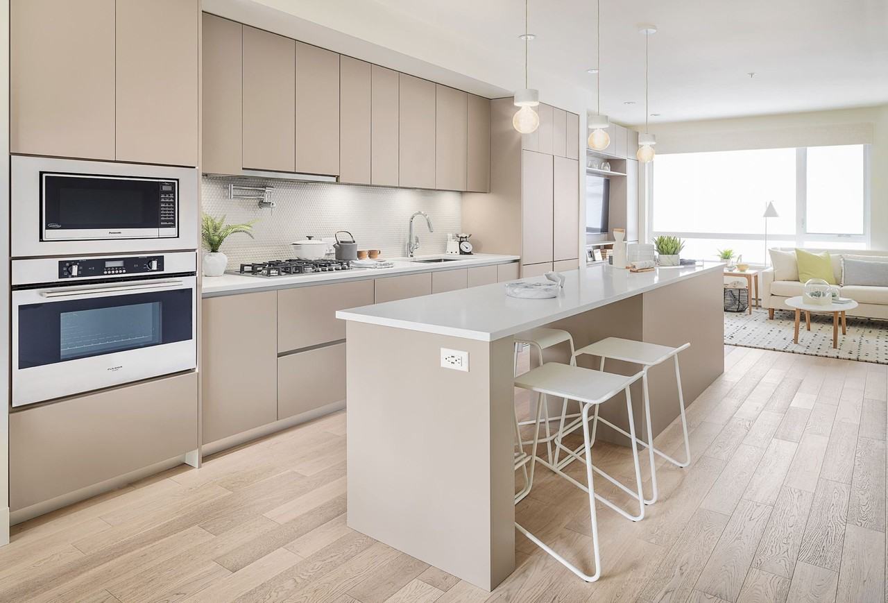 Luxia - Photo 5 of 11