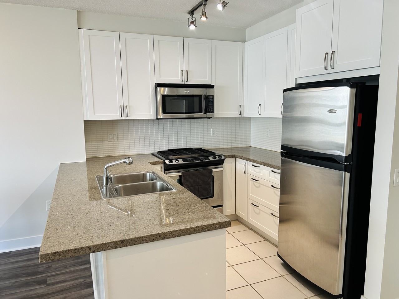 9188 University Crescent - Photo 3 of 7