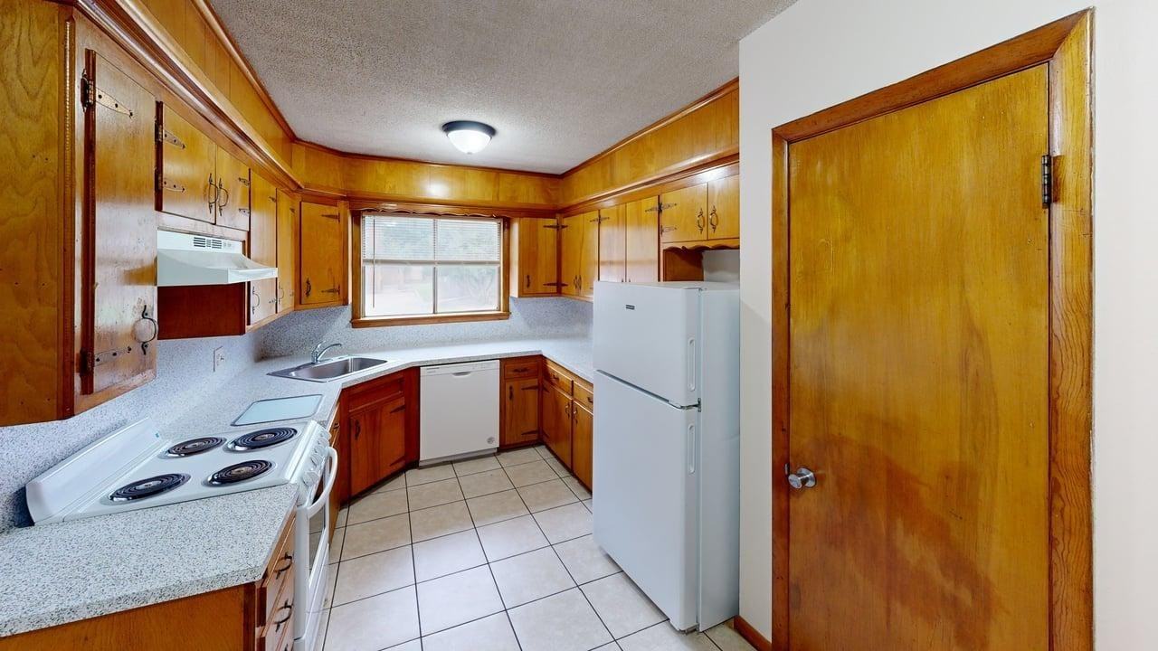 Malibu Apartments - Photo 4 of 44