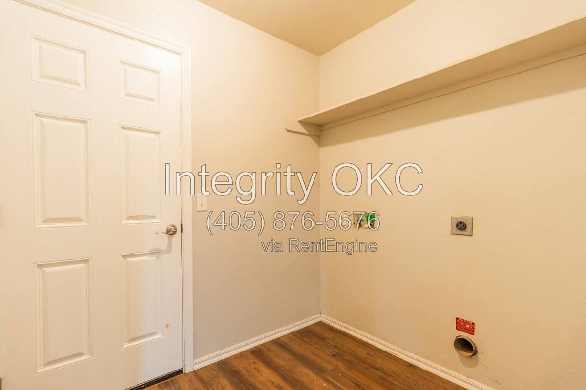 13233 Bridgewater Dr #1 - Photo 6 of 20