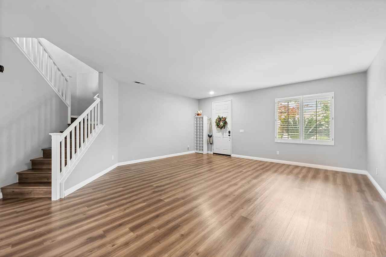 1424 Pluma St - Photo 3 of 20