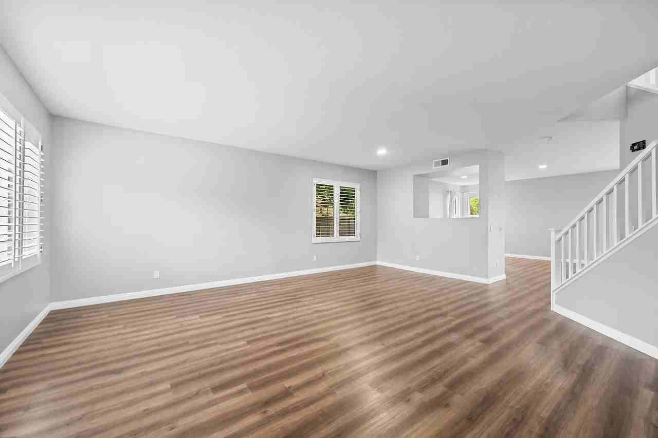 1424 Pluma St - Photo 4 of 20