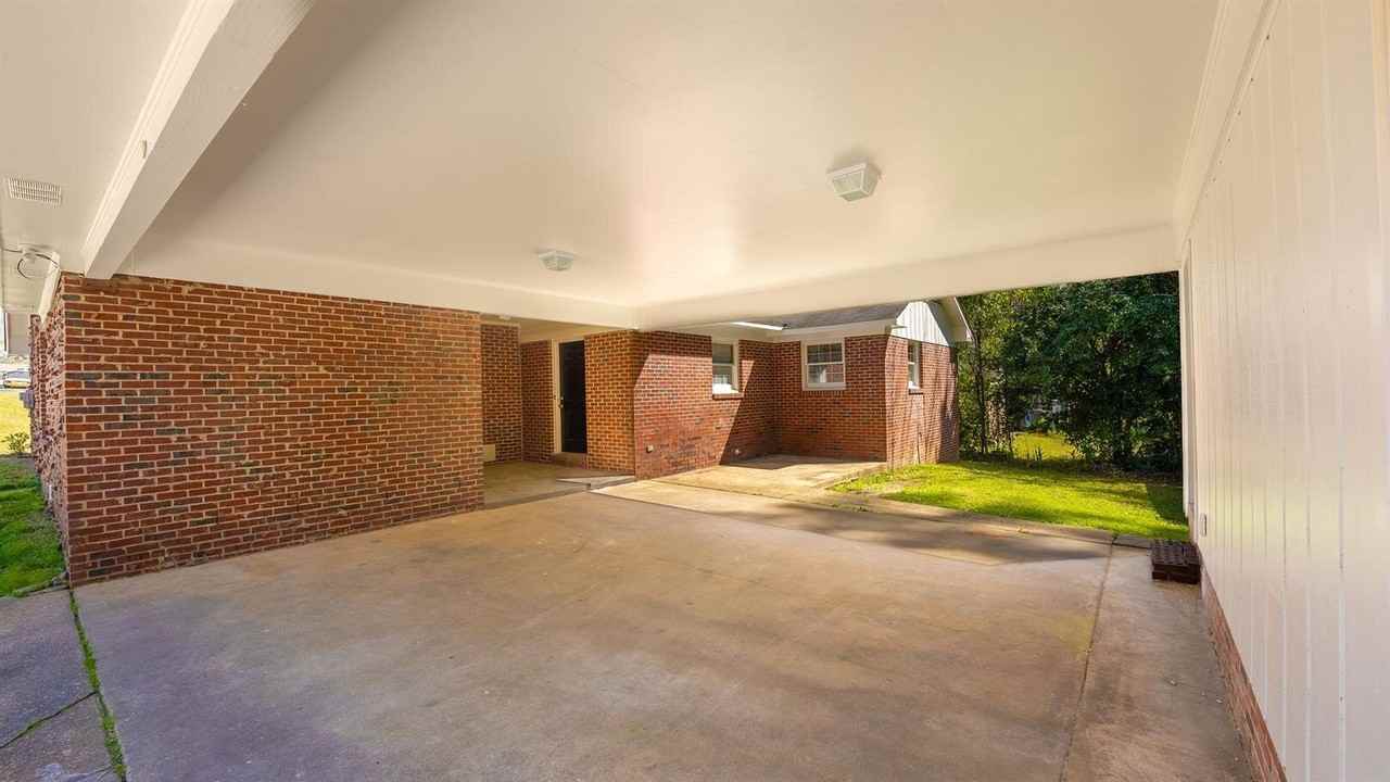 4924 Roxbury Dr - Photo 6 of 39