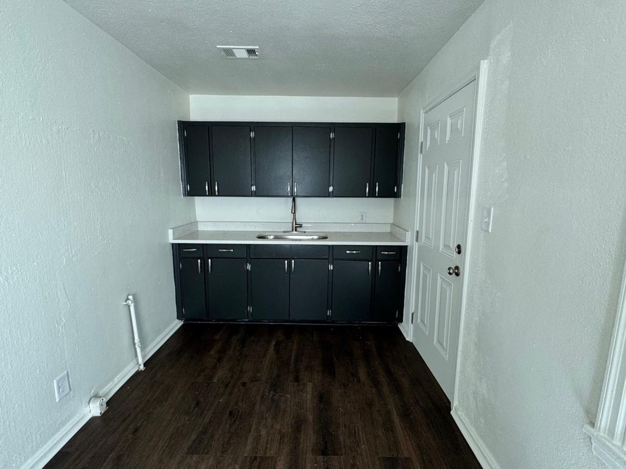 1480 Brewer Ave - Photo 5 of 13