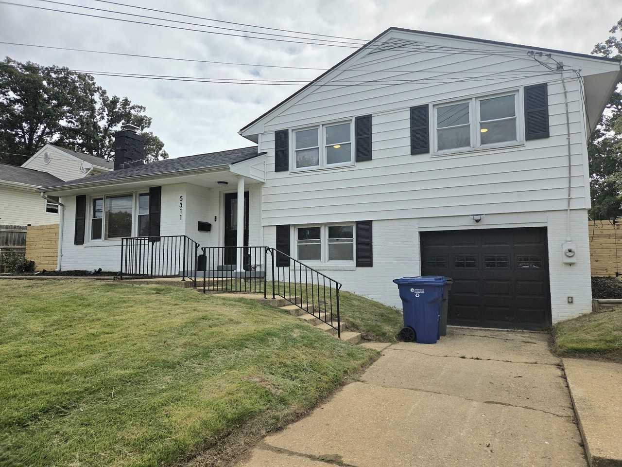 5311 Montgomery St - Photo 2 of 24