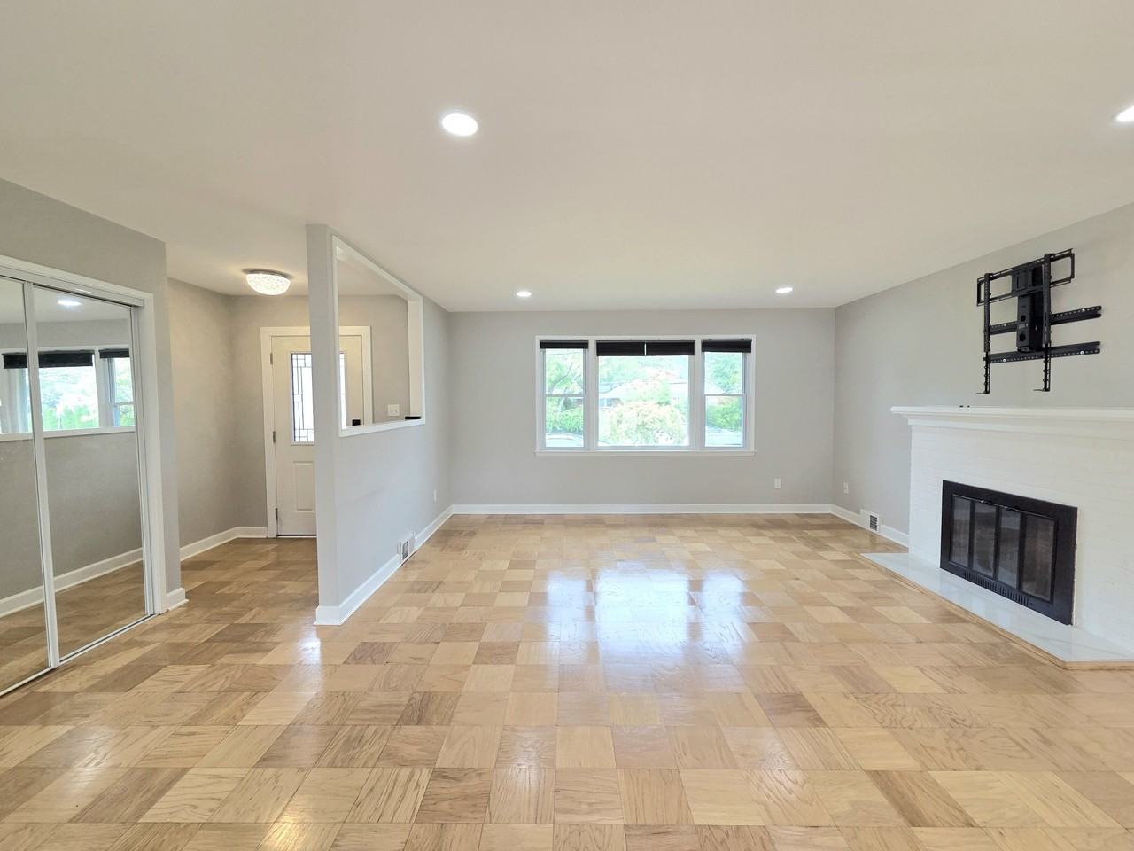 5311 Montgomery St - Photo 3 of 24