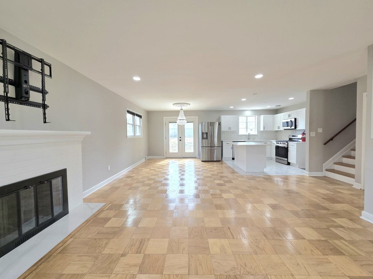 5311 Montgomery St - Photo 5 of 24