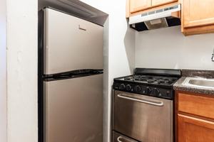 featured image of 948 W Cuyler Ave #114