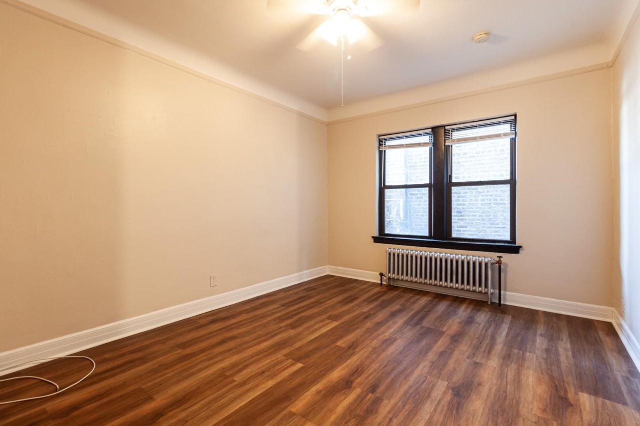 948 W Cuyler Ave #114 - Photo 3 of 11