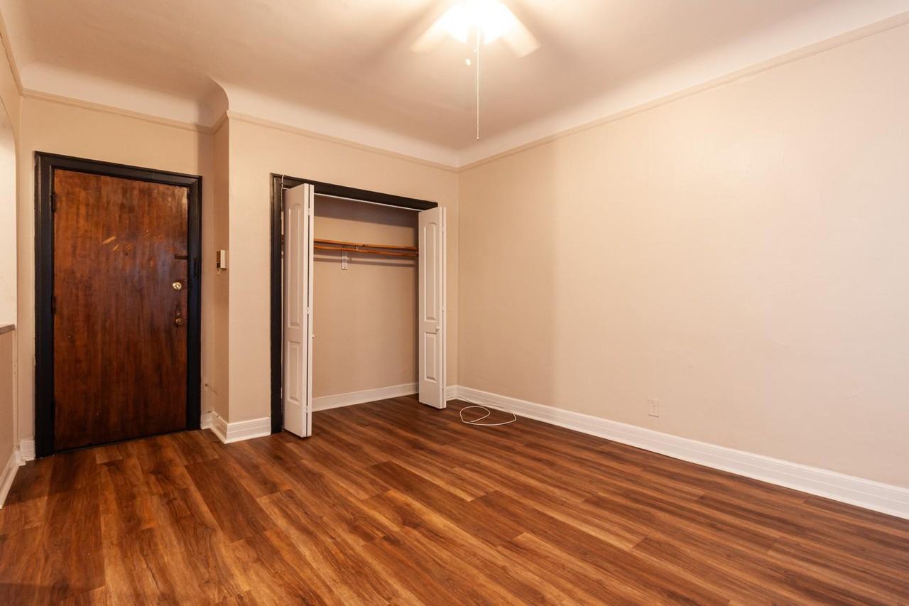 948 W Cuyler Ave #114 - Photo 4 of 11