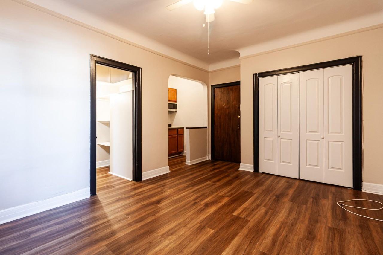 948 W Cuyler Ave #114 - Photo 5 of 11