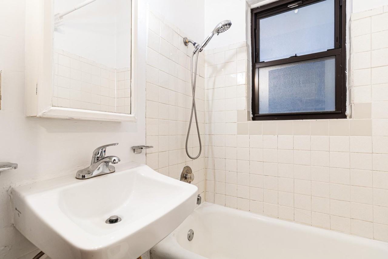 948 W Cuyler Ave #114 - Photo 6 of 11