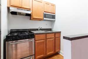 featured image of 948 W Cuyler Ave #113