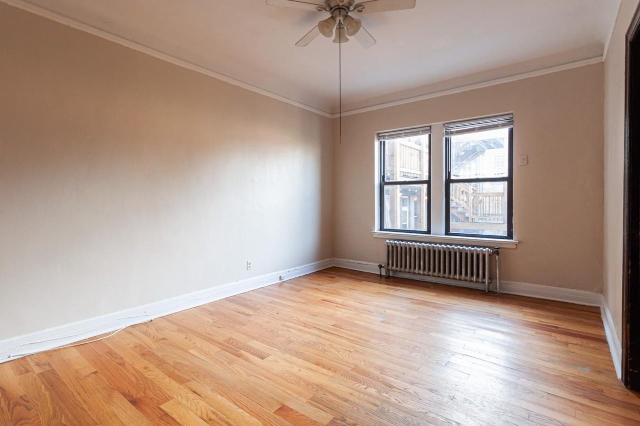 948 W Cuyler Ave #113 - Photo 3 of 12