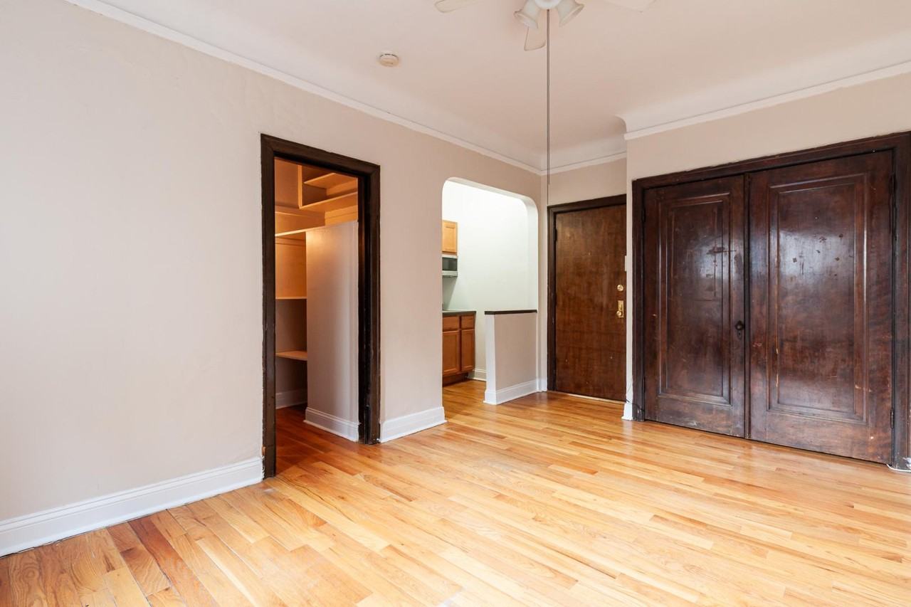 948 W Cuyler Ave #113 - Photo 4 of 12