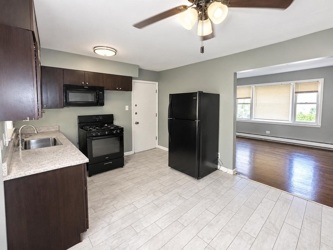 6711 S Chappel Ave #3E - Photo 2 of 7