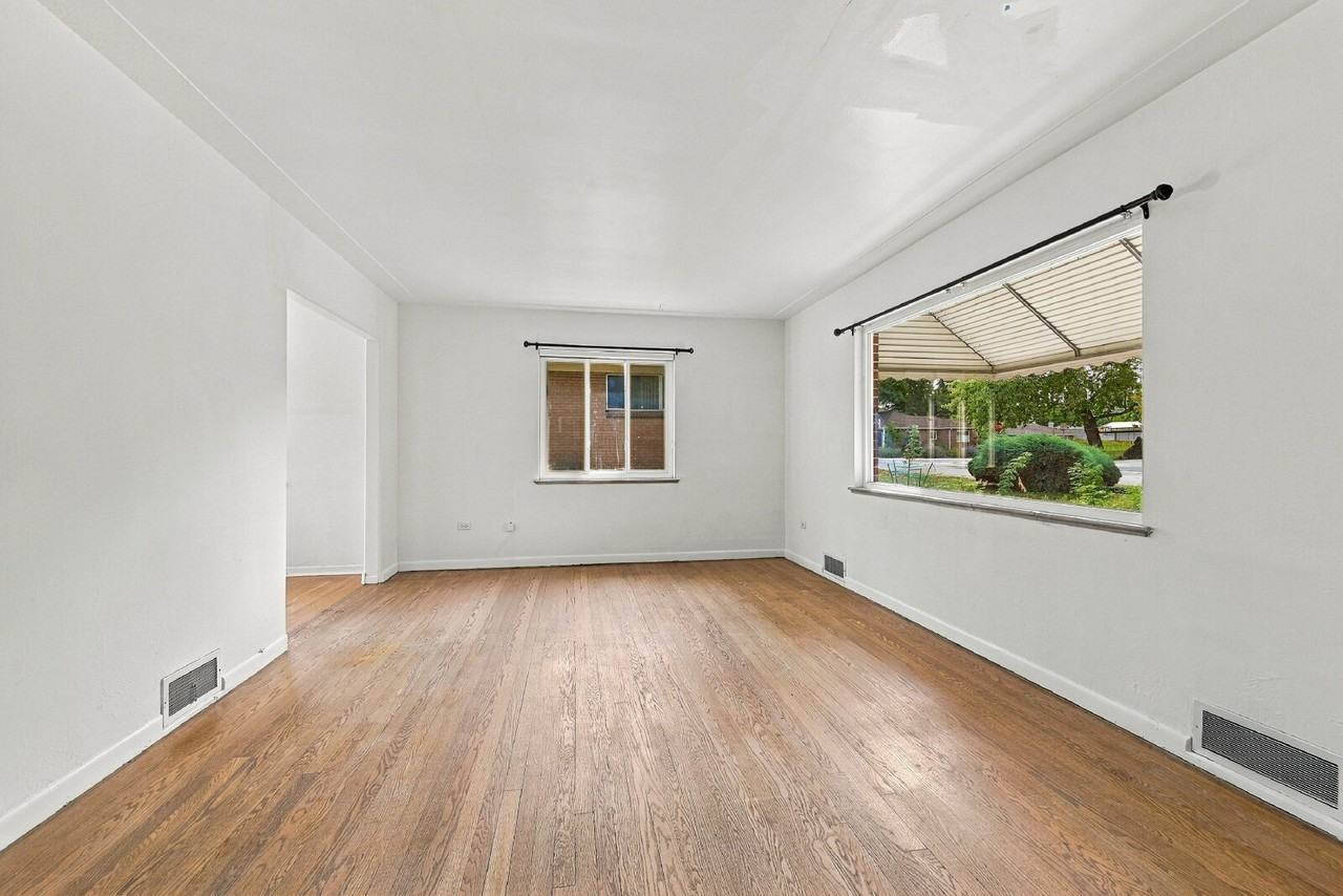 1082 S Jackson St - Photo 2 of 29