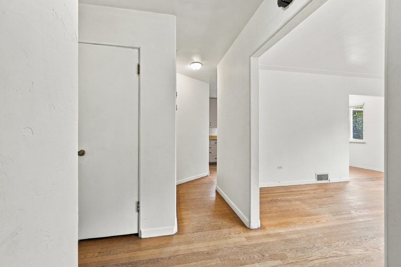 1082 S Jackson St - Photo 6 of 29