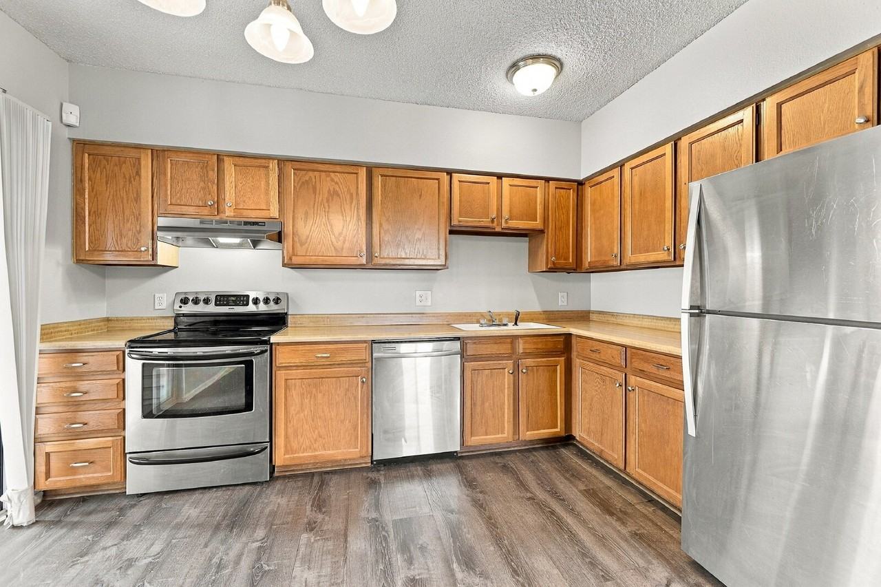 13649 E Yale Ave - Photo 3 of 30