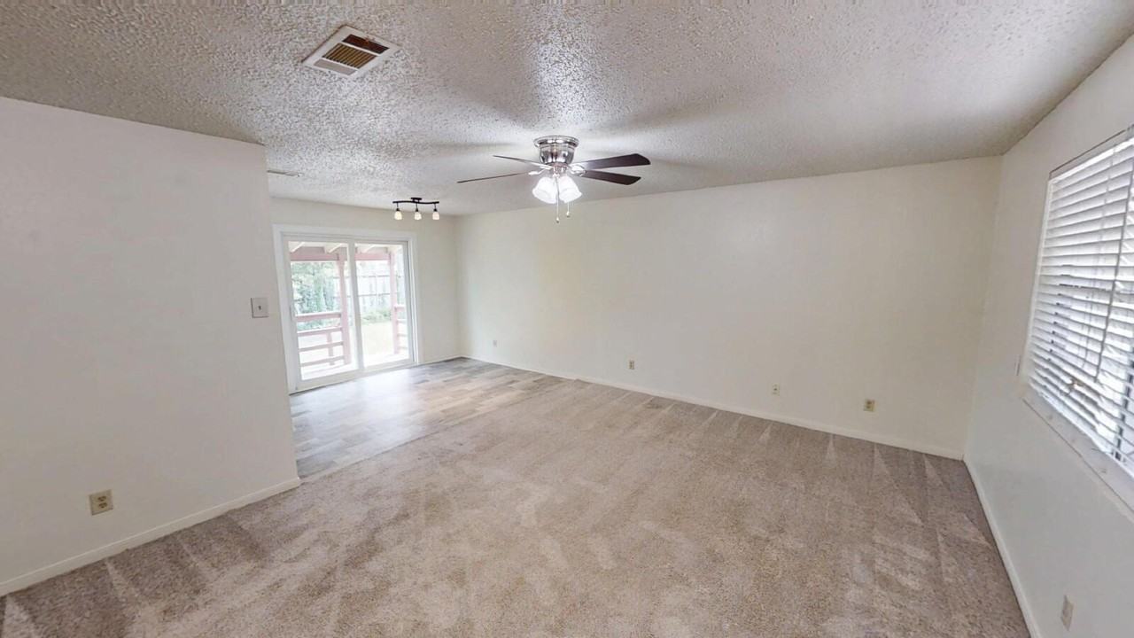 2946 Carrol Dr - Photo 4 of 27