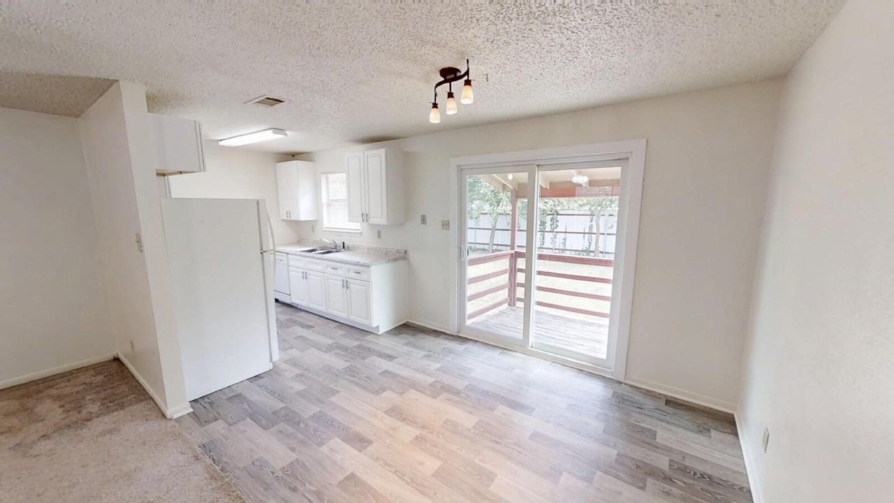 2946 Carrol Dr - Photo 6 of 27